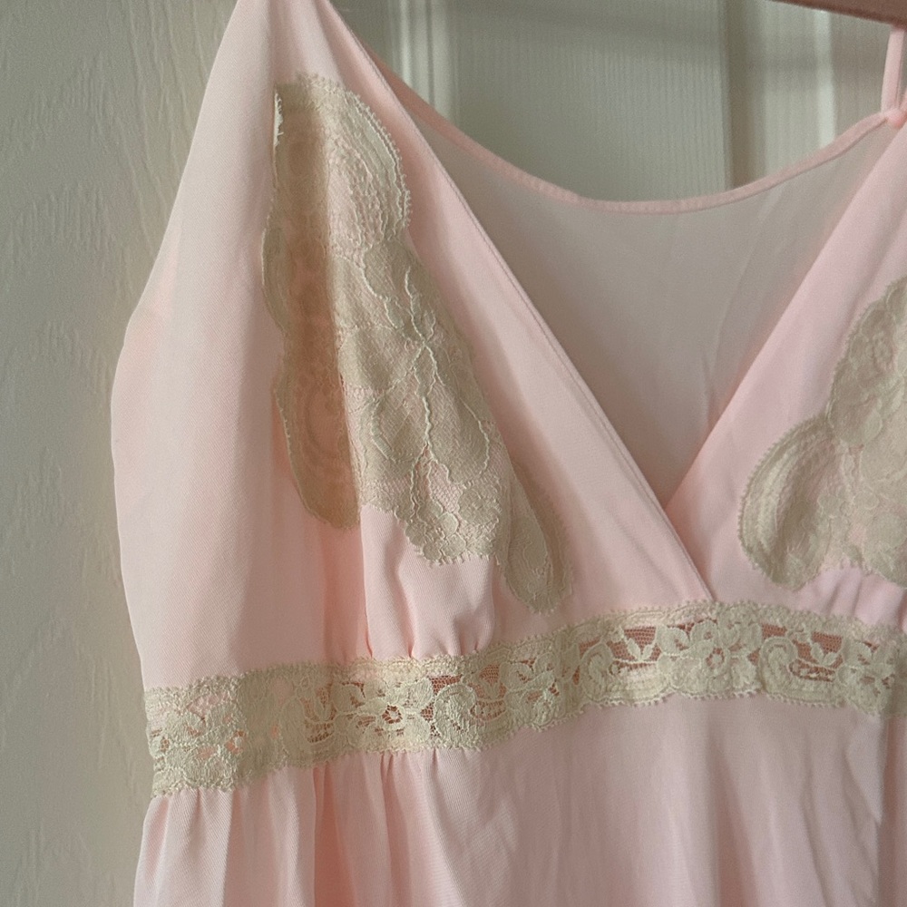 Vintage Gilead Elegant Pink Lace Trim Nightgown - Picture 3 of 7